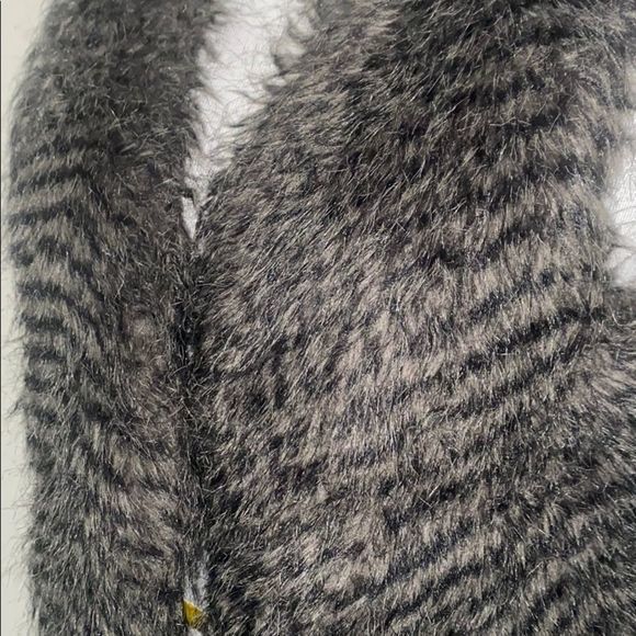 🎀 3/$20 Maurices women’s small faux fur vest - Picture 2 of 6